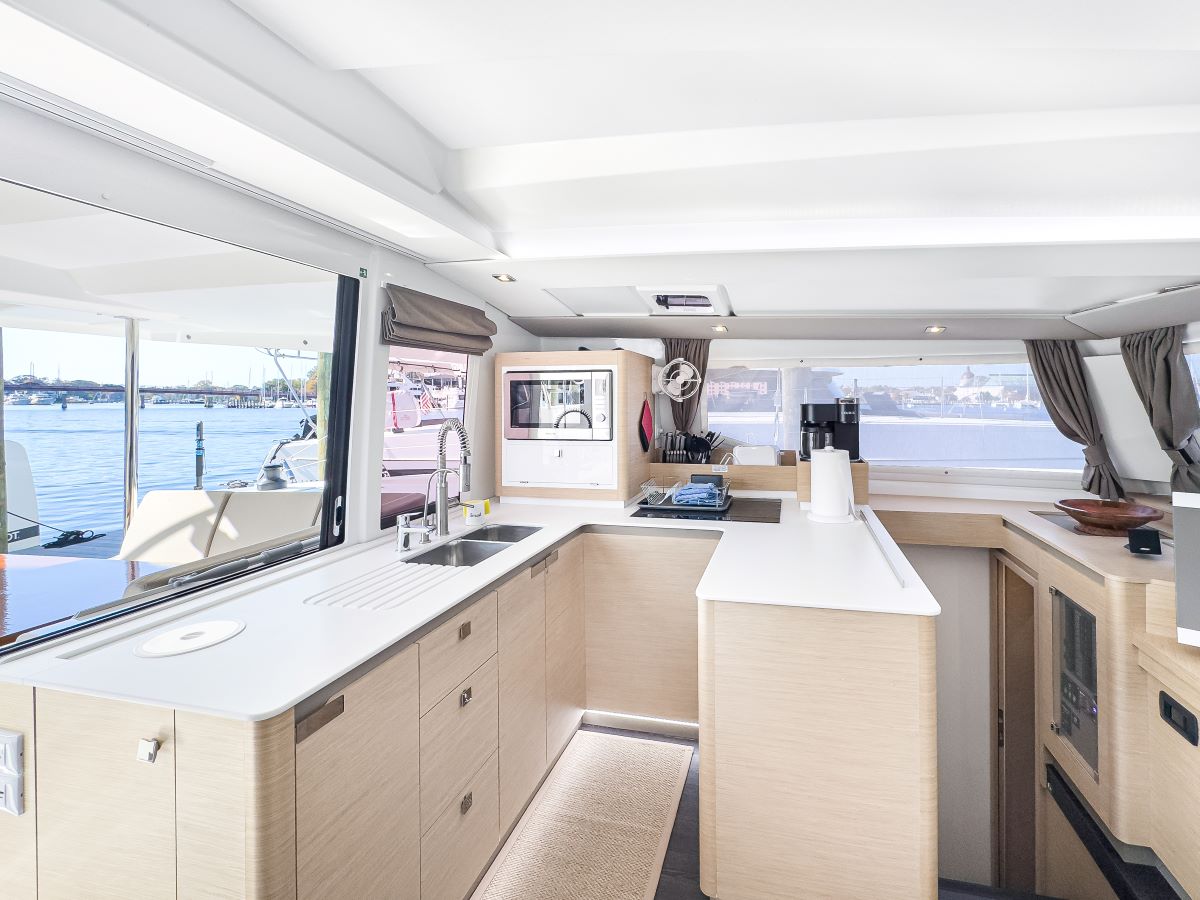 Fountaine Pajot Astrea 42 Maestro — photo 15