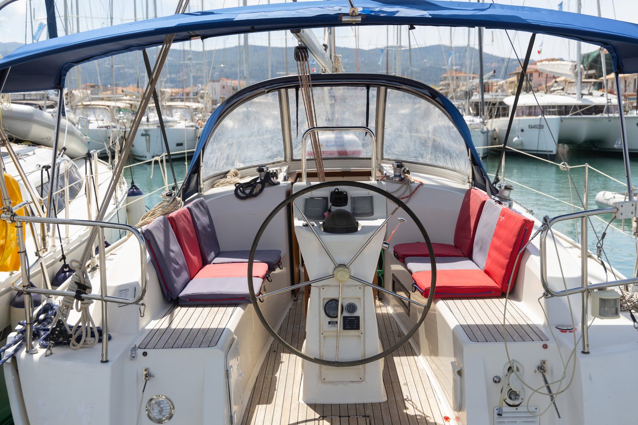 Bavaria Cruiser 32 — photo 8
