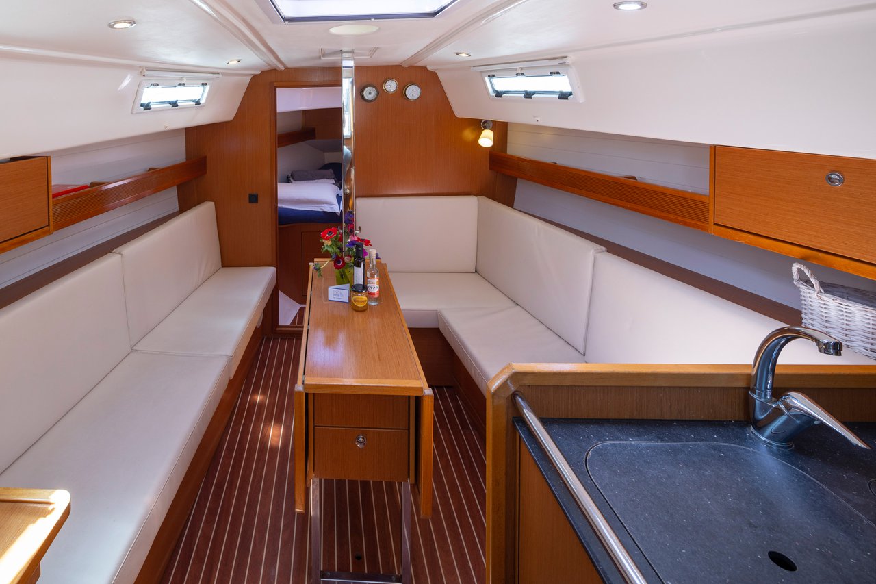Bavaria Cruiser 32 — photo 9