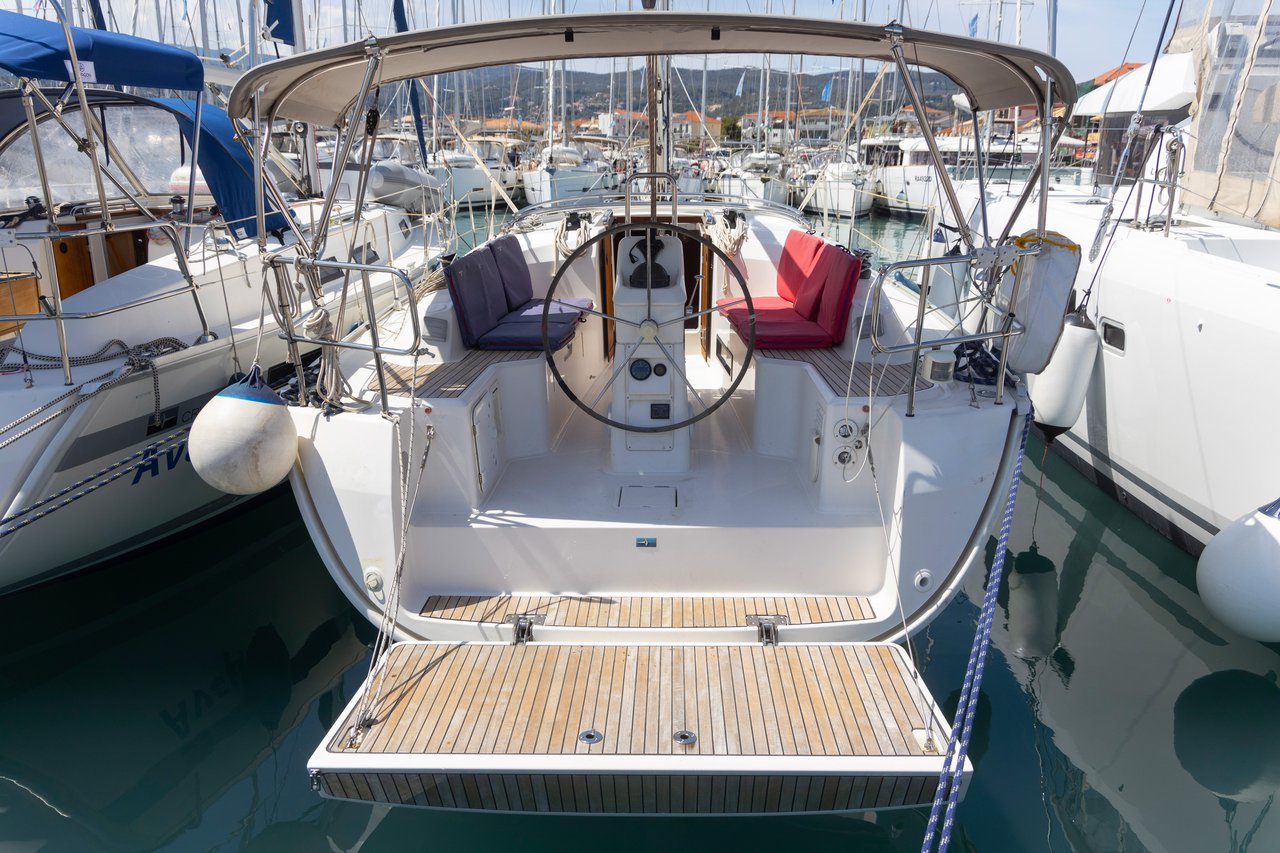 Bavaria Cruiser 33 — photo 9