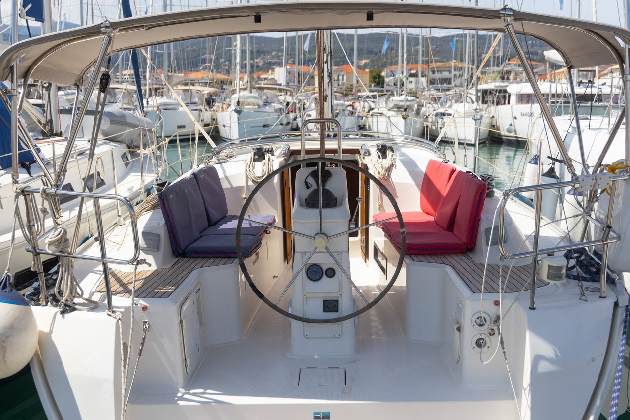 Bavaria Cruiser 33 — photo 10