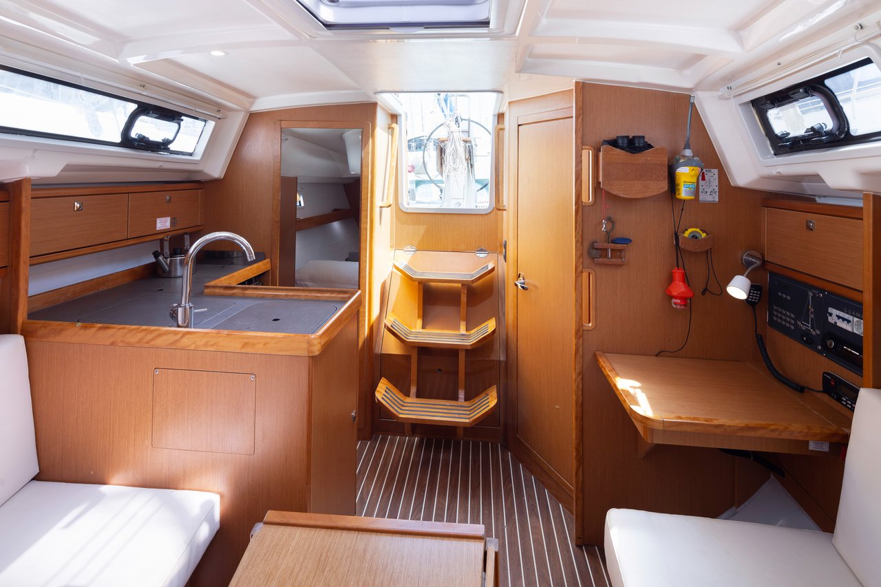 Bavaria Cruiser 33 — photo 11