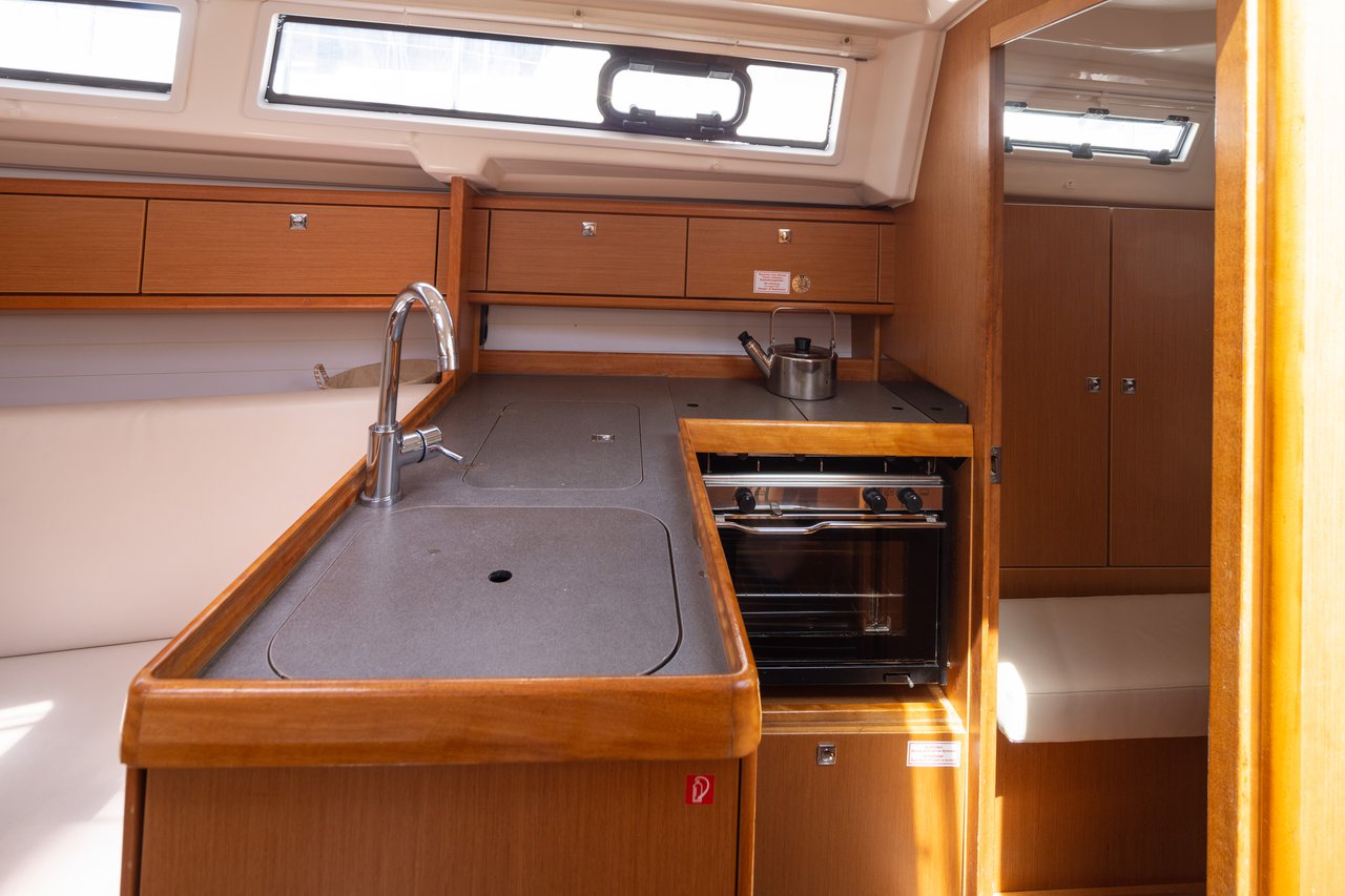 Bavaria Cruiser 33 — photo 13