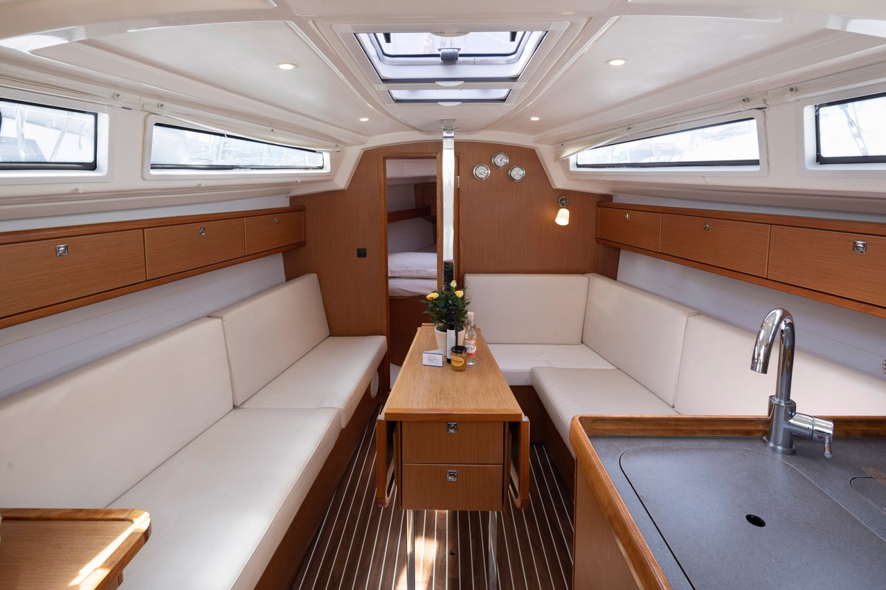 Bavaria Cruiser 33 — photo 14