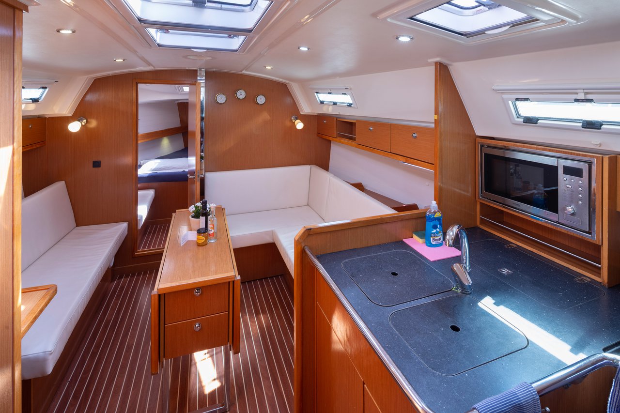 Bavaria Cruiser 36 — photo 6