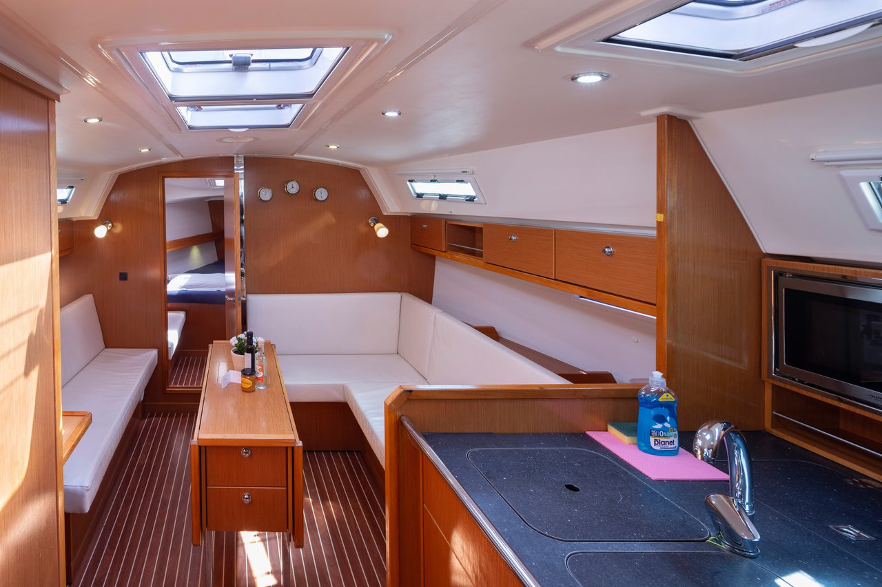 Bavaria Cruiser 36 — photo 7