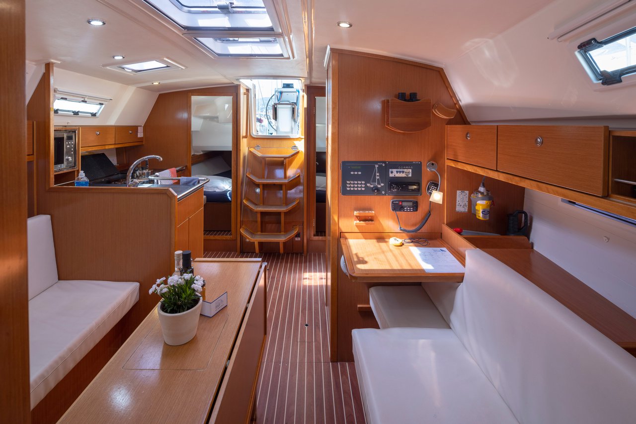 Bavaria Cruiser 36 — photo 9