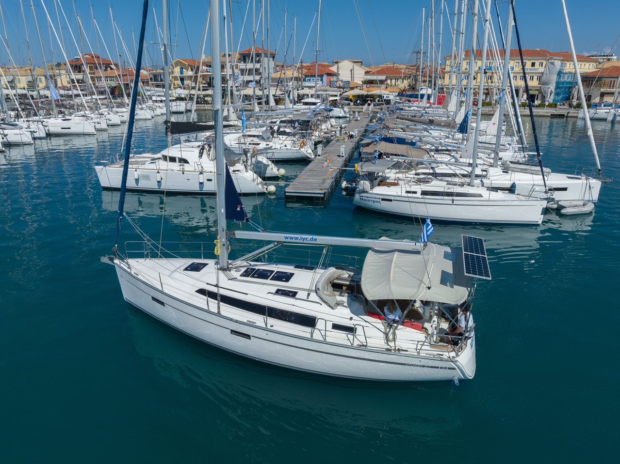 Bavaria Cruiser 37 - 3 cab. — photo 4