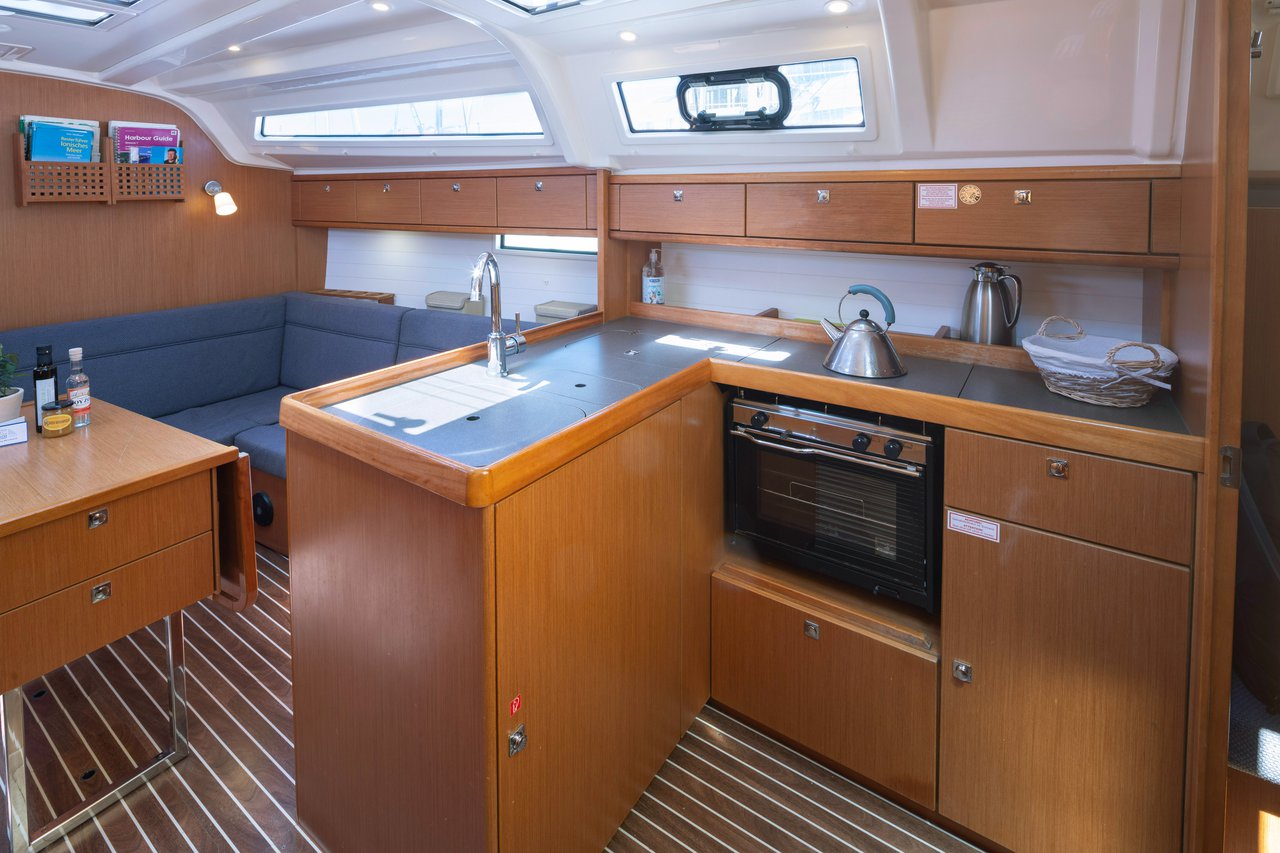 Bavaria Cruiser 37 - 3 cab. — photo 11