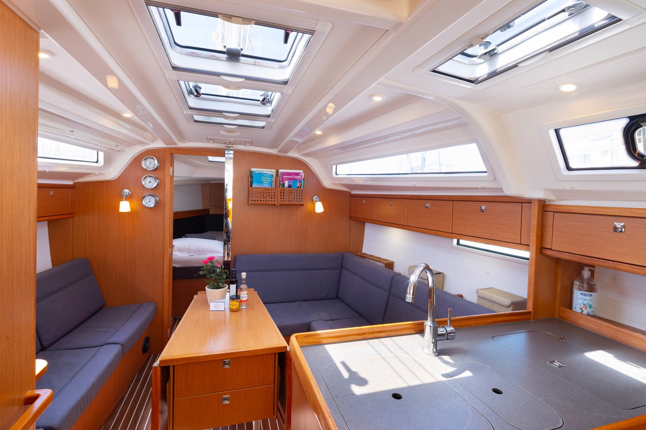 Bavaria Cruiser 37 - 3 cab. — photo 12