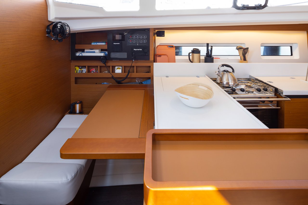 Sun Odyssey 440 - 4 cab. — photo 14