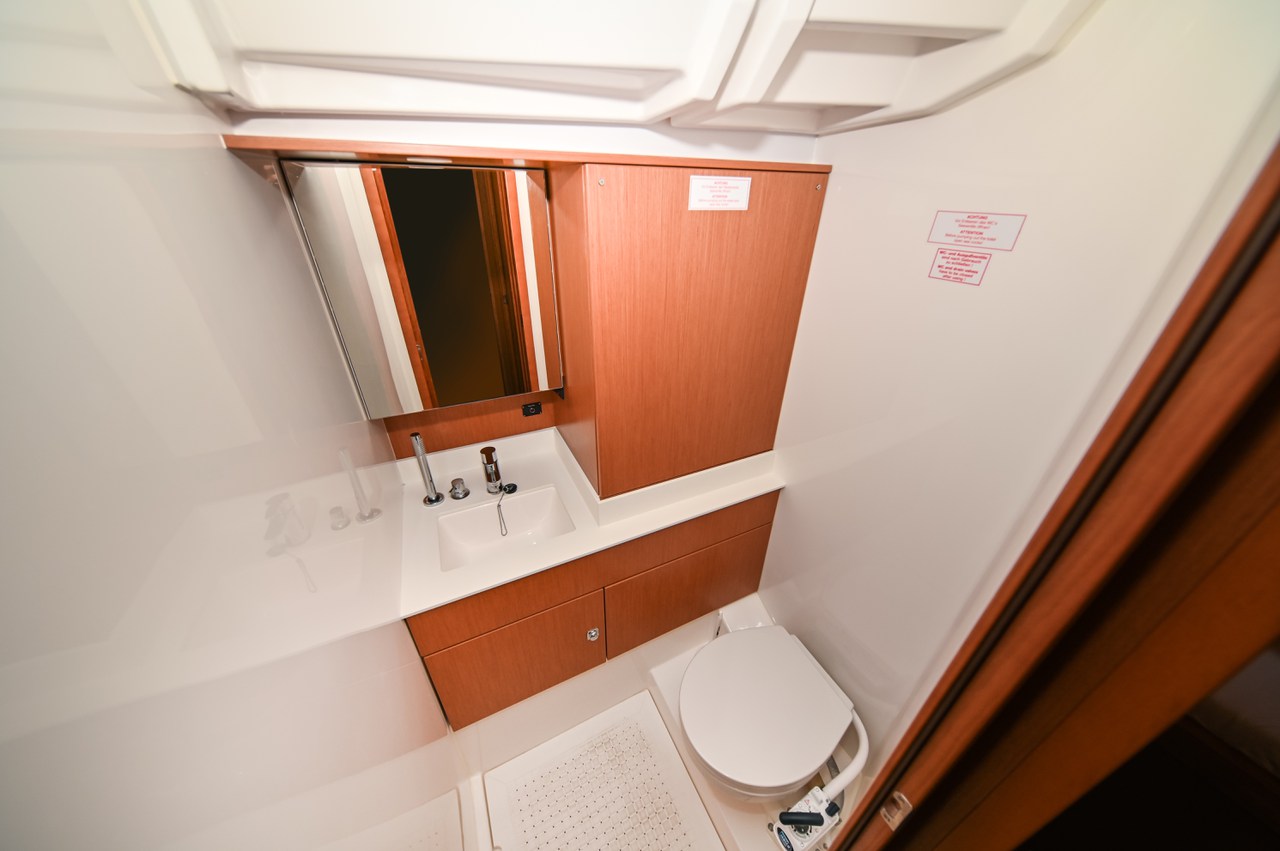 Bavaria C50 - 5 cab. — photo 30