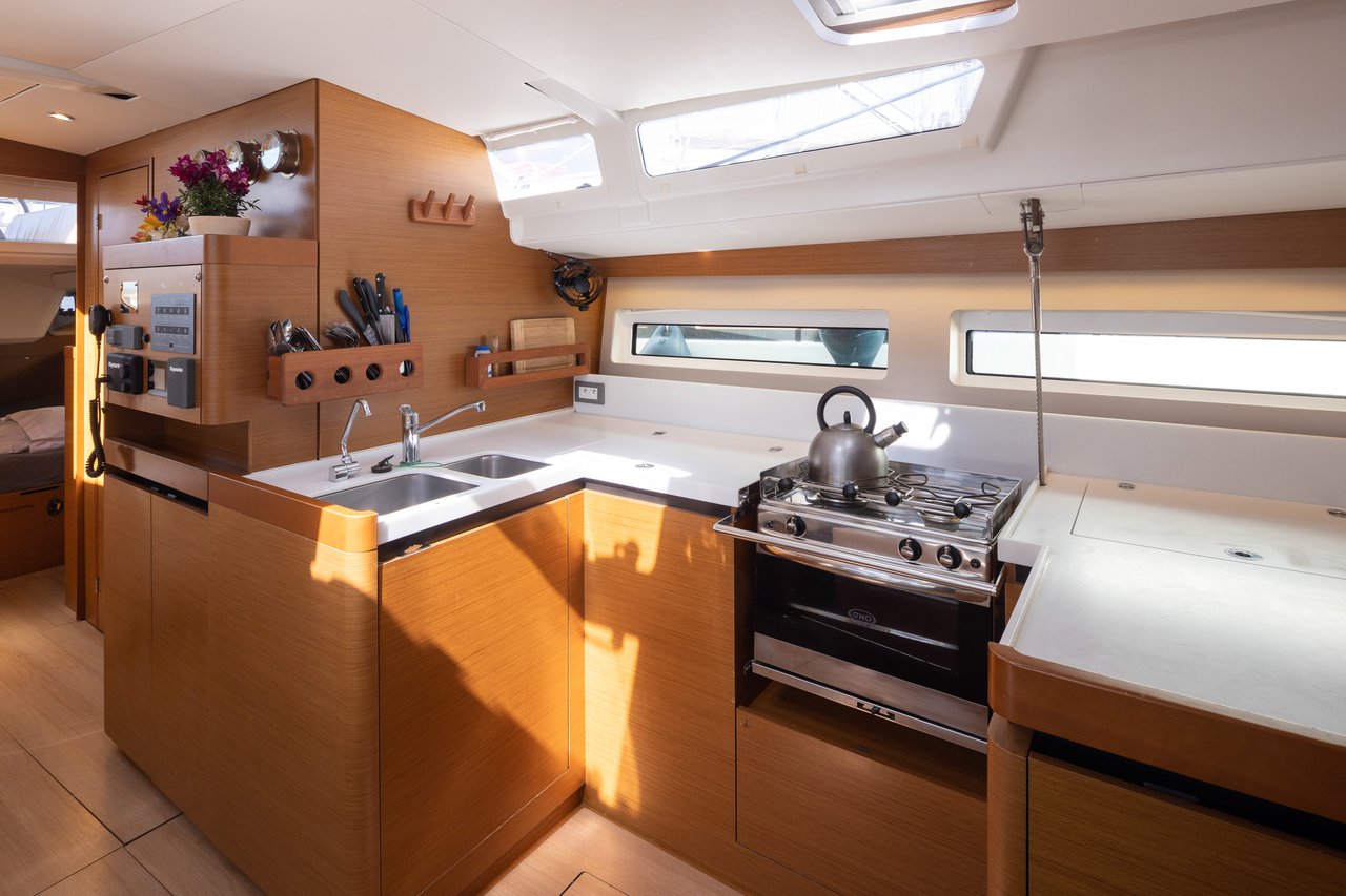 Sun Odyssey 490 - 5 + 1 cab. — photo 11