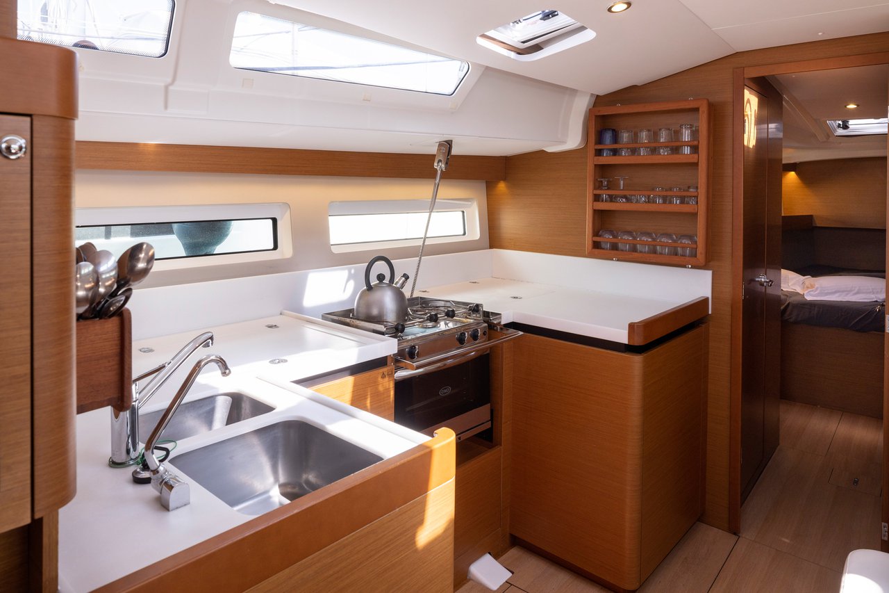 Sun Odyssey 490 - 5 + 1 cab. — photo 12