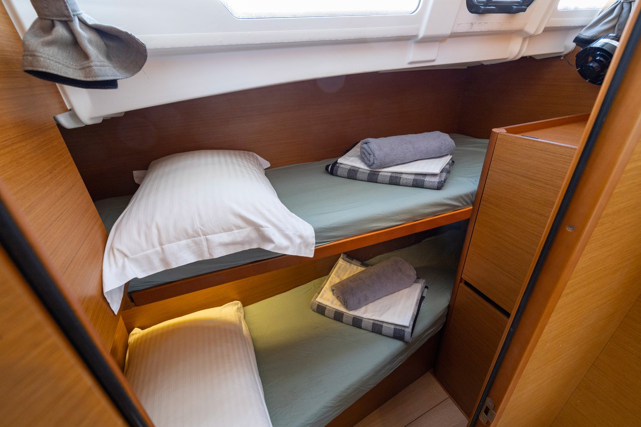 Sun Odyssey 490 - 5 + 1 cab. — photo 17