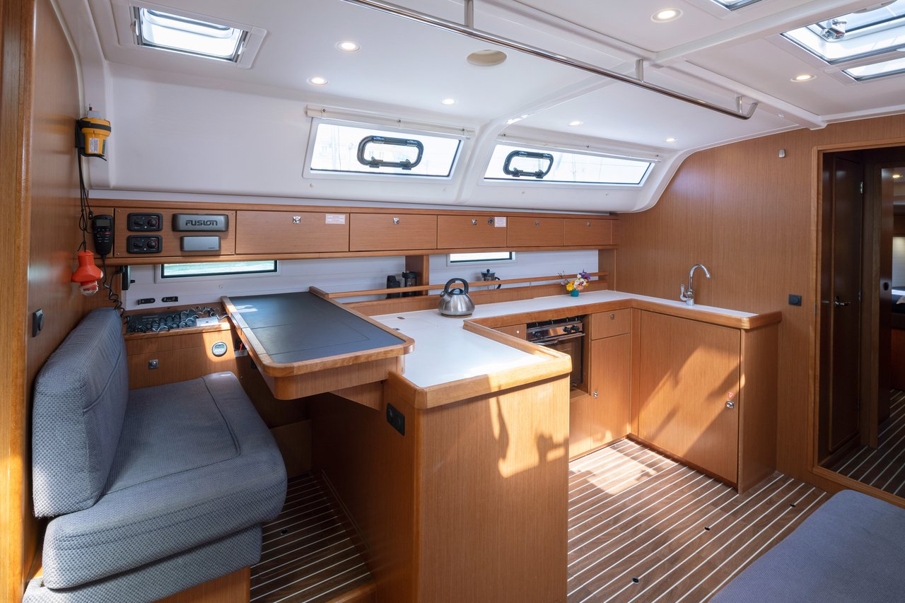 Bavaria Cruiser 51 — photo 14