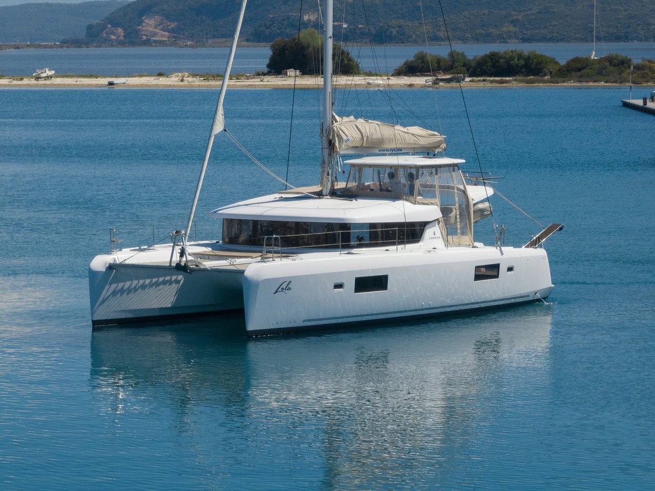 Lagoon 42 - 4 + 2 cab. — photo 1