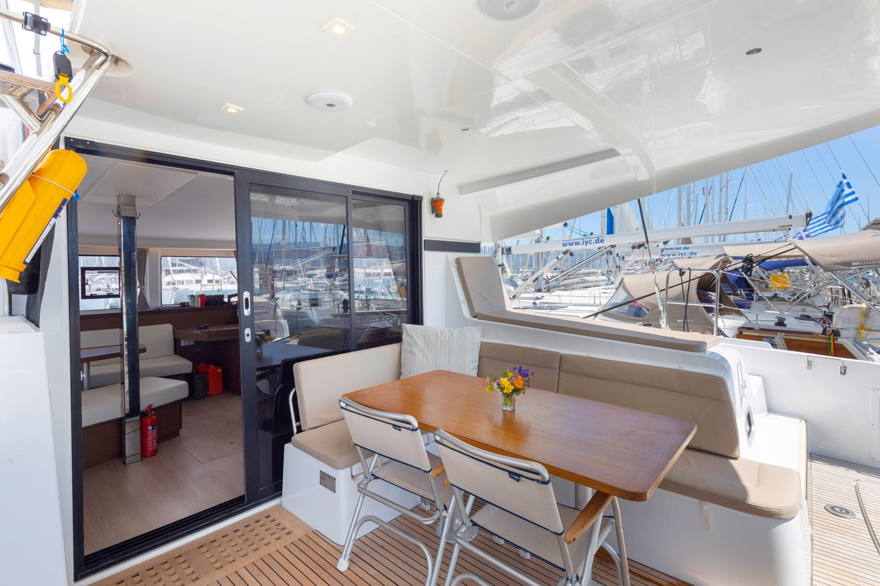 Lagoon 42 - 4 + 2 cab. — photo 11