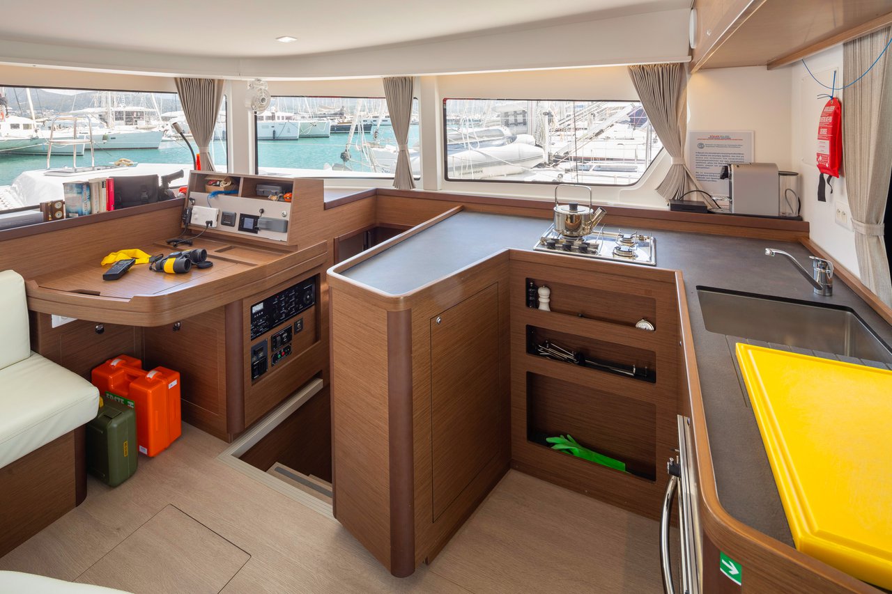 Lagoon 42 - 4 + 2 cab. — photo 13