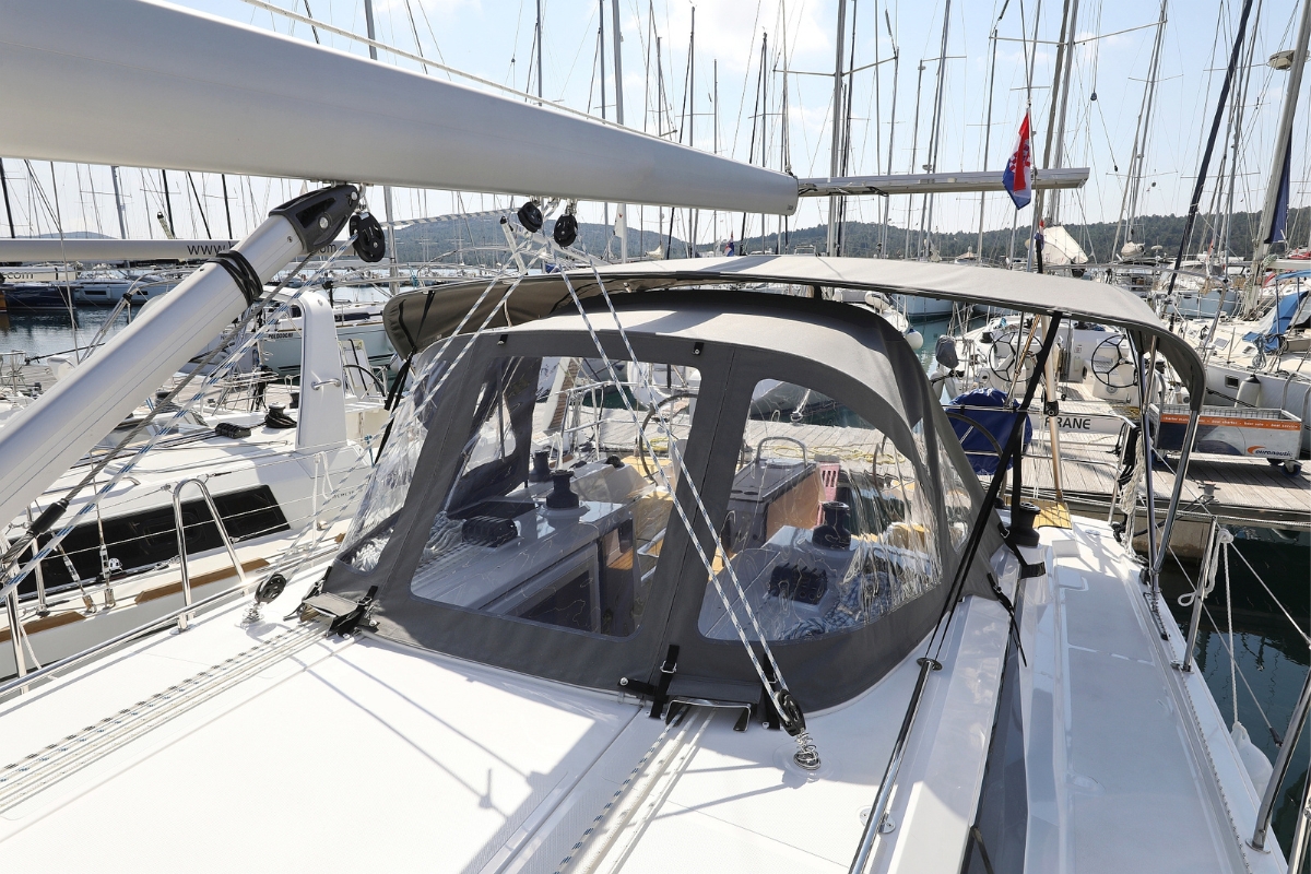 Bavaria C38 — photo 3