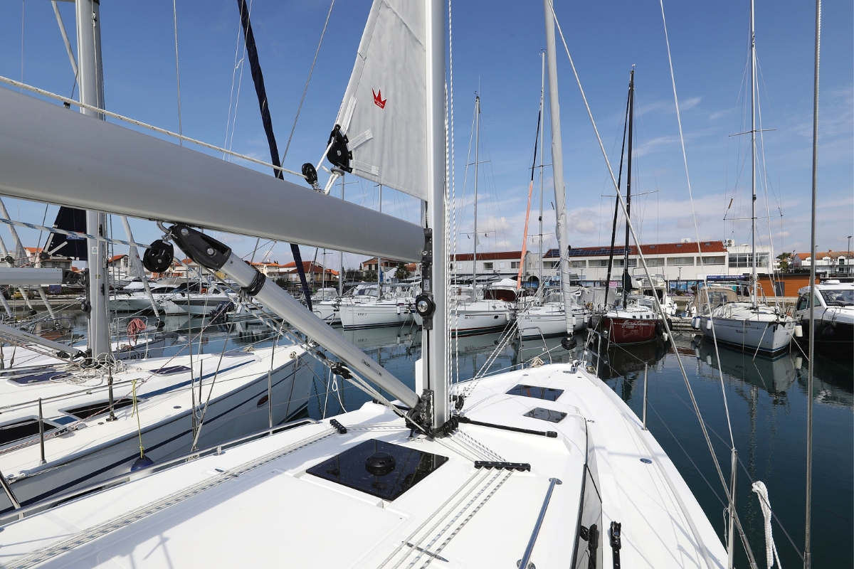 Bavaria C38 — photo 4