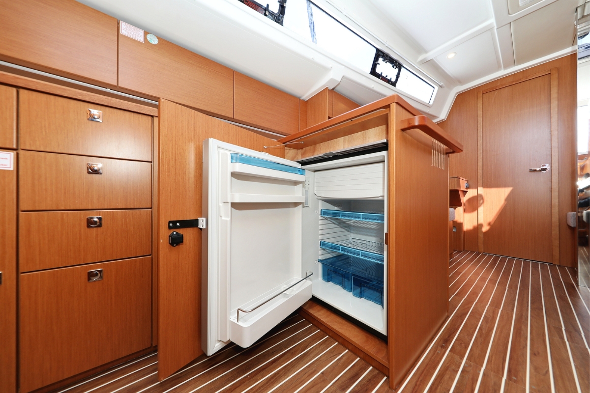 Bavaria C38 — photo 8