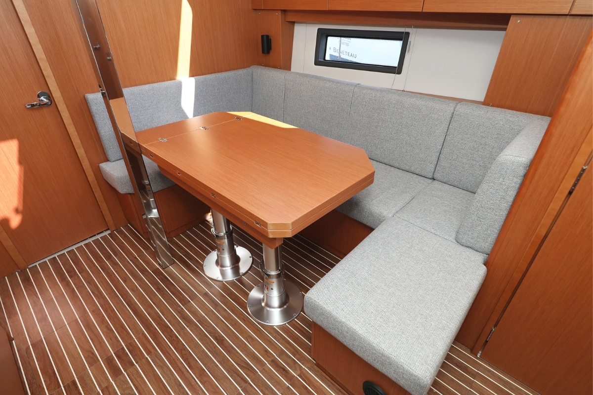 Bavaria C38 — photo 11