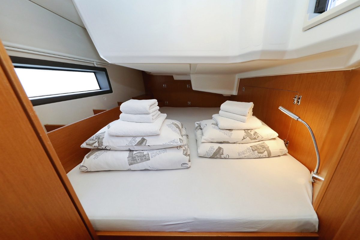 Bavaria C38 — photo 13