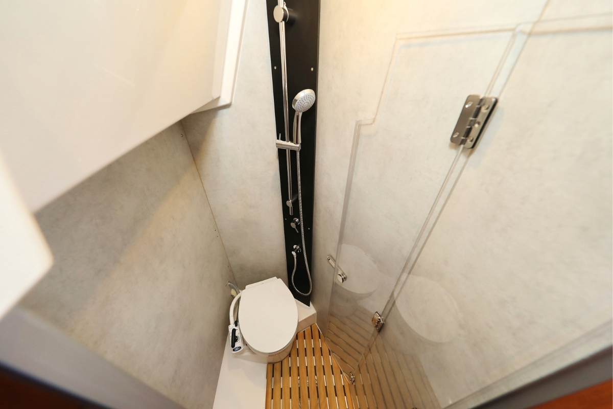 Bavaria C38 — photo 15