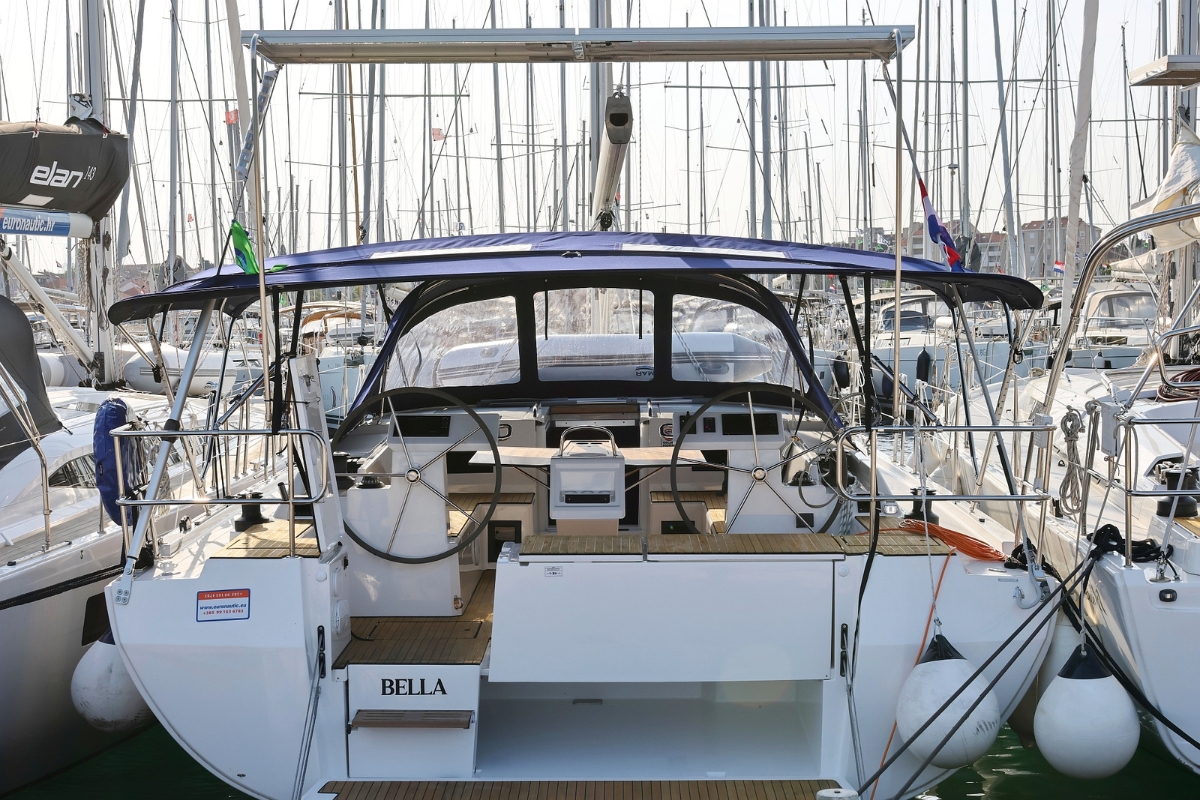 Bavaria C45 Holiday - 5 cab. — photo 1
