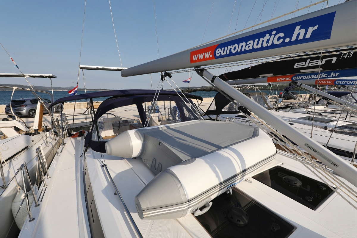 Bavaria C45 Holiday - 5 cab. — photo 4