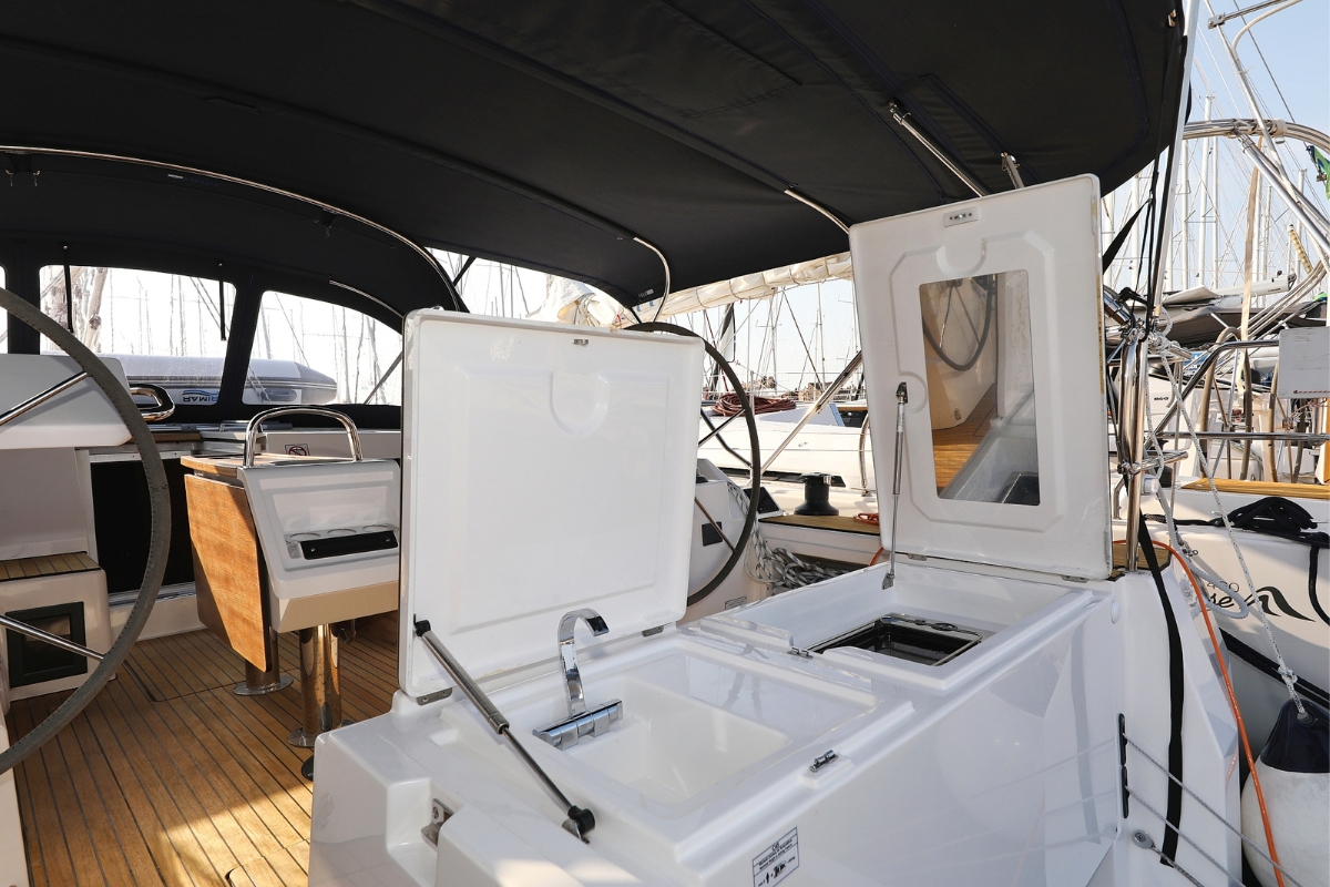 Bavaria C45 Holiday - 5 cab. — photo 8
