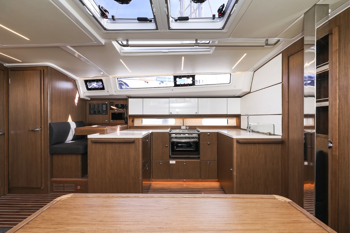 Bavaria C46 - 3 cab. — photo 11