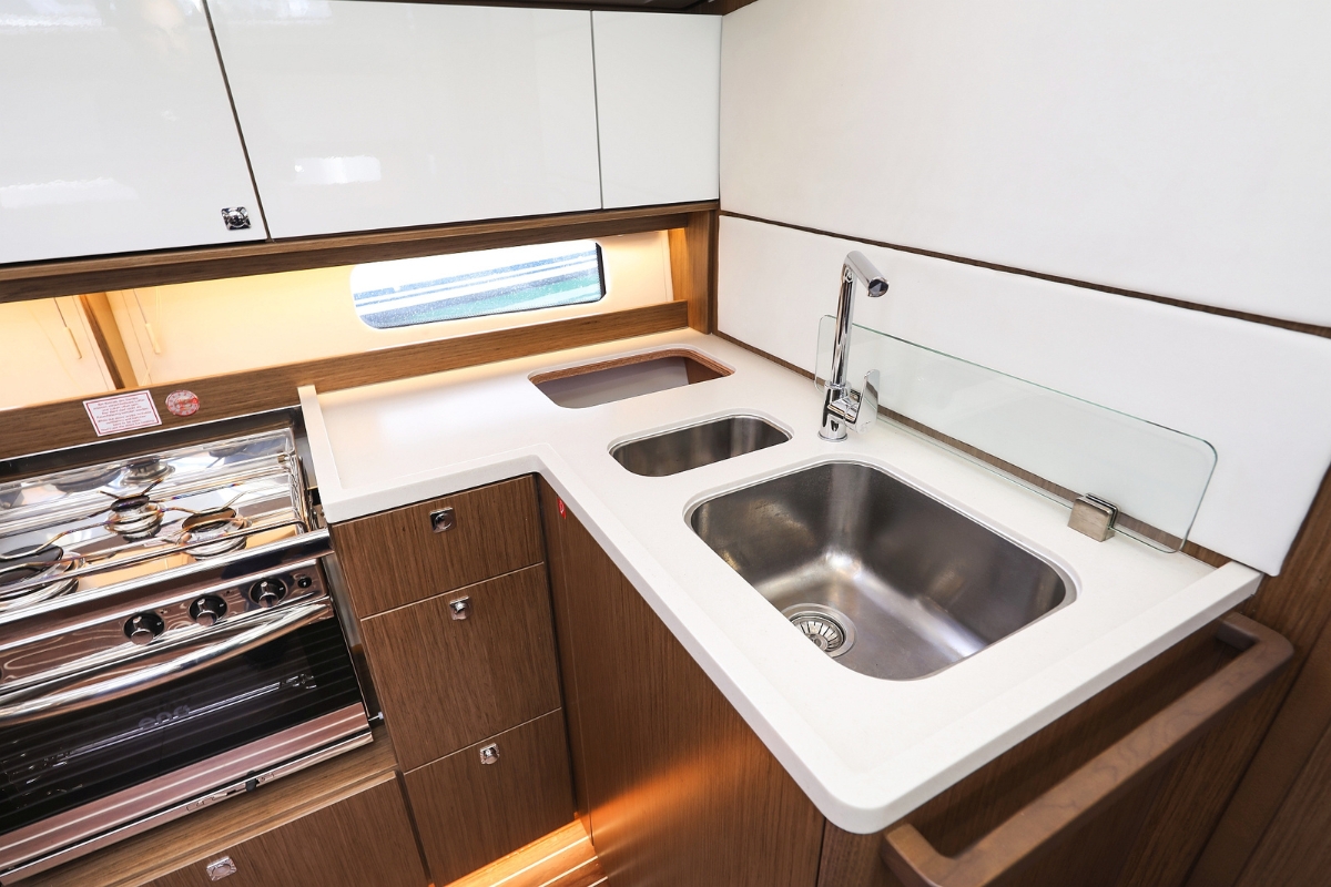 Bavaria C46 - 3 cab. — photo 12