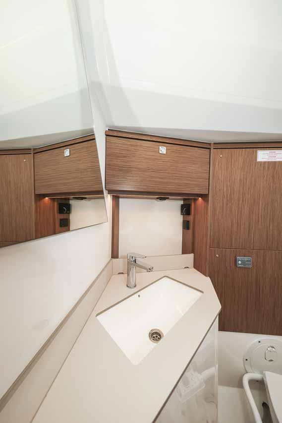 Bavaria C46 - 4 cab. — photo 26