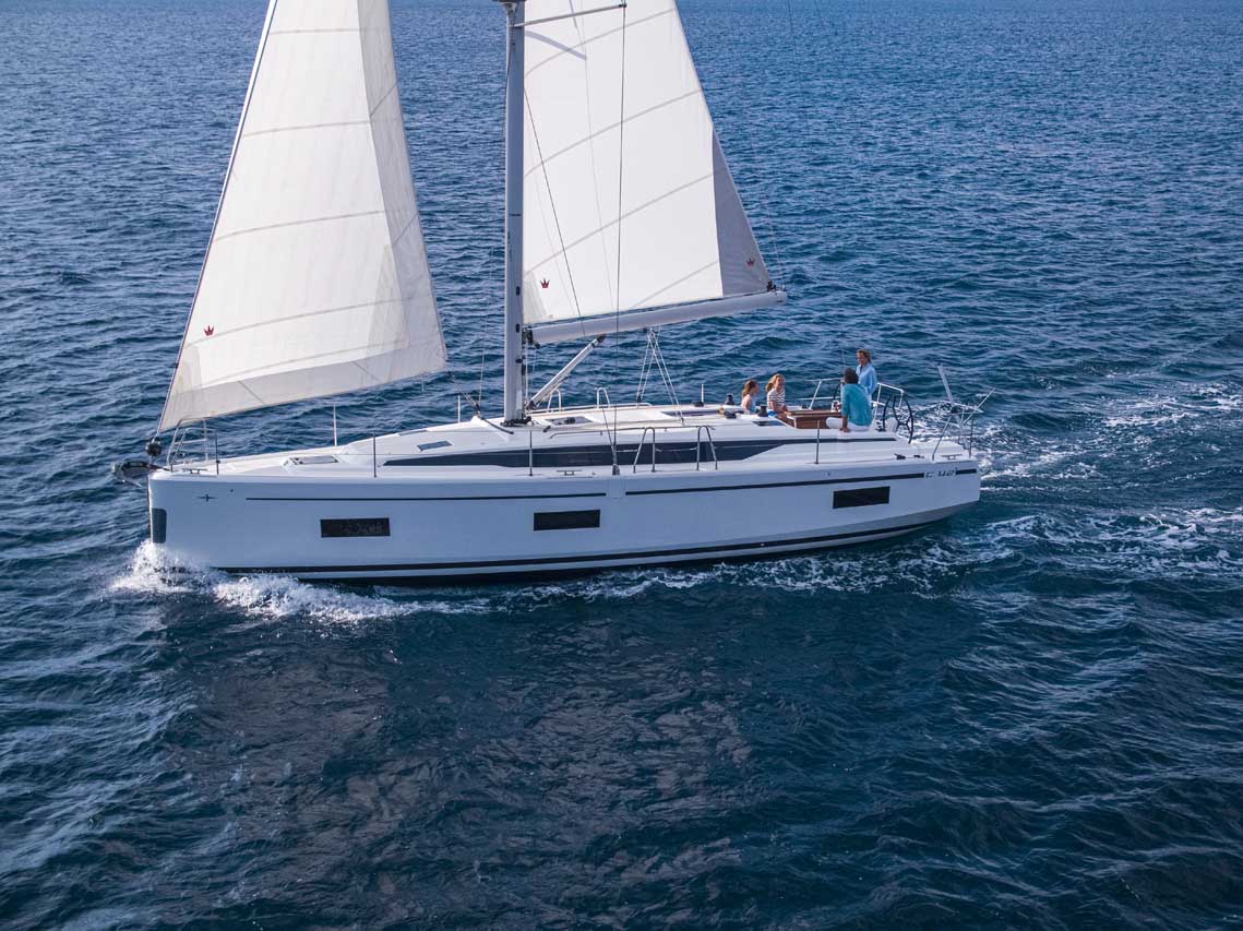 Bavaria C42 — photo 1