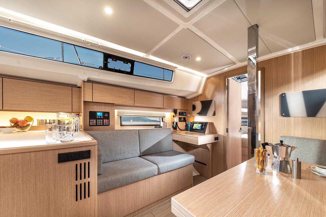 Bavaria C42 — photo 10