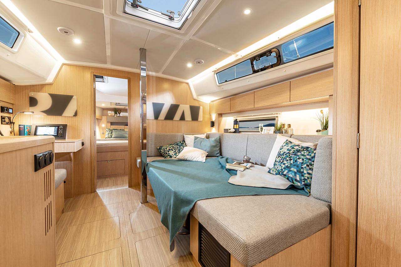Bavaria C42 — photo 11