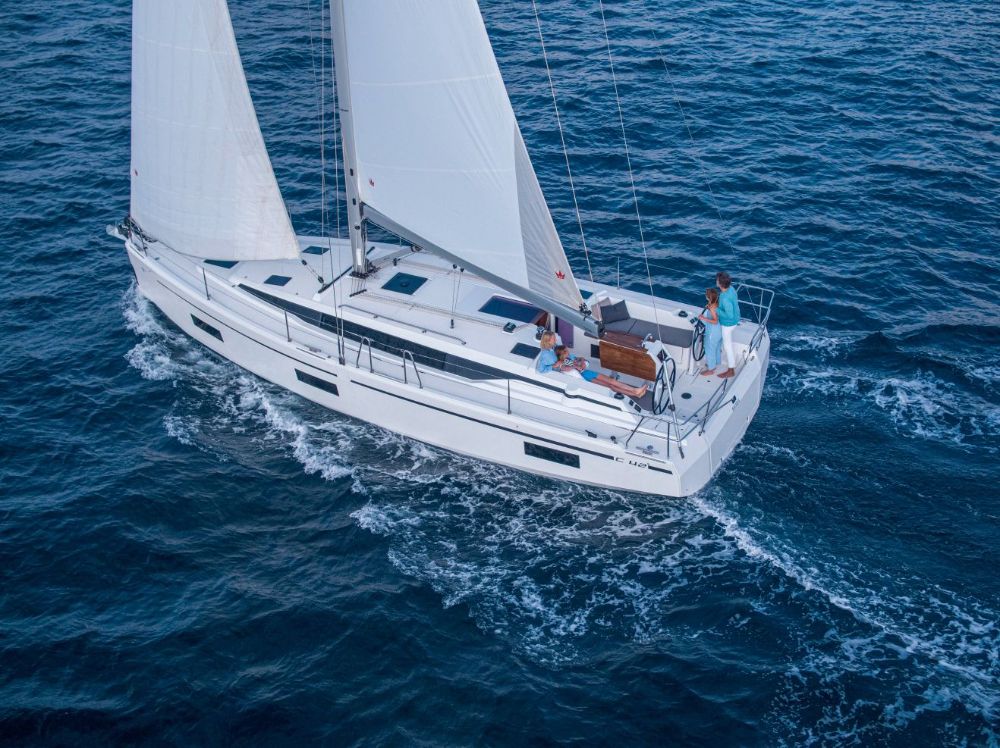Bavaria C42 Style — photo 13