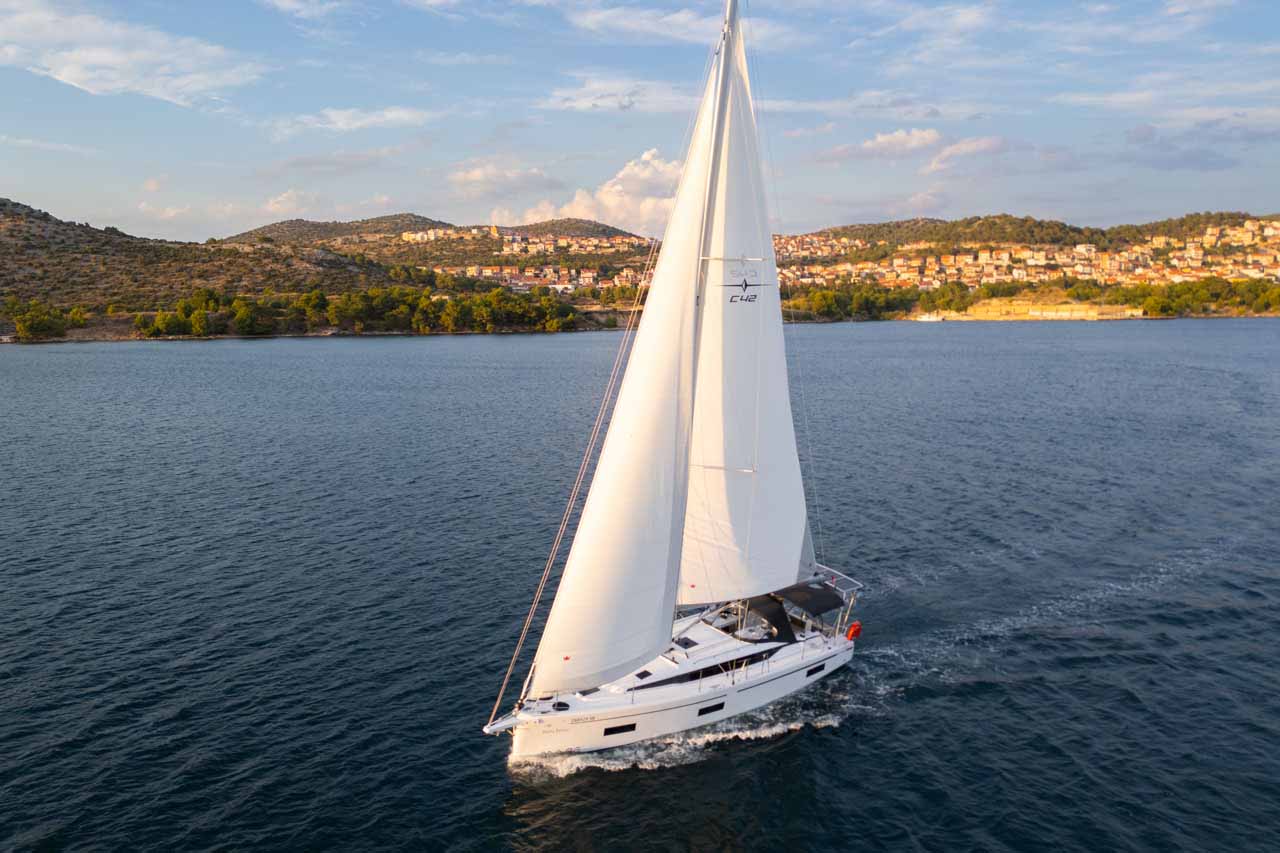 Bavaria C42 — photo 6