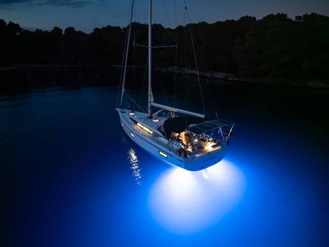 Bavaria C42 — photo 10