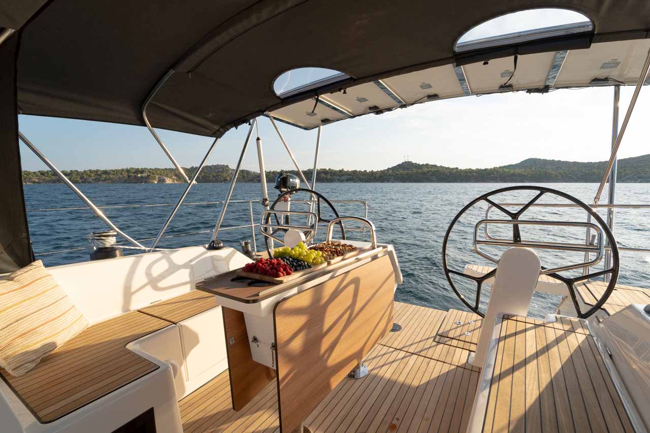 Bavaria C42 — photo 11