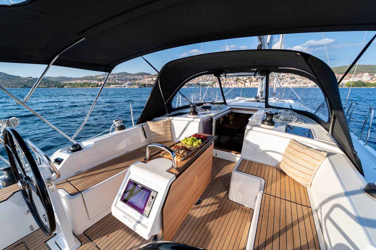 Bavaria C42 — photo 12