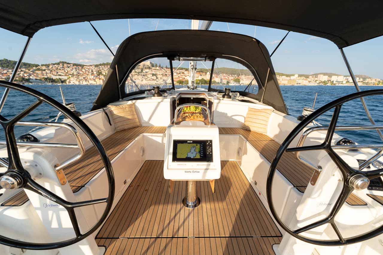Bavaria C42 — photo 13