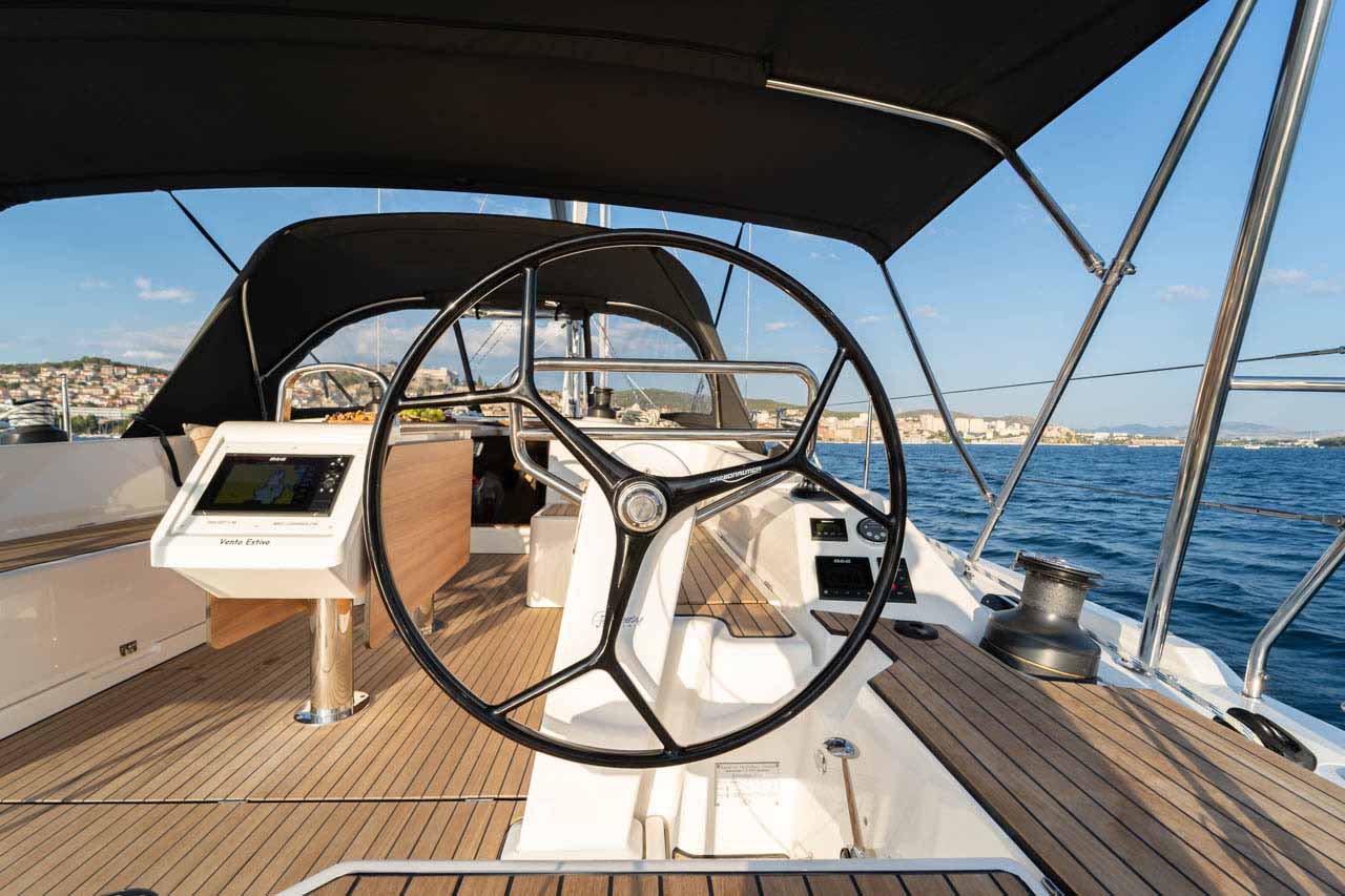 Bavaria C42 — photo 14