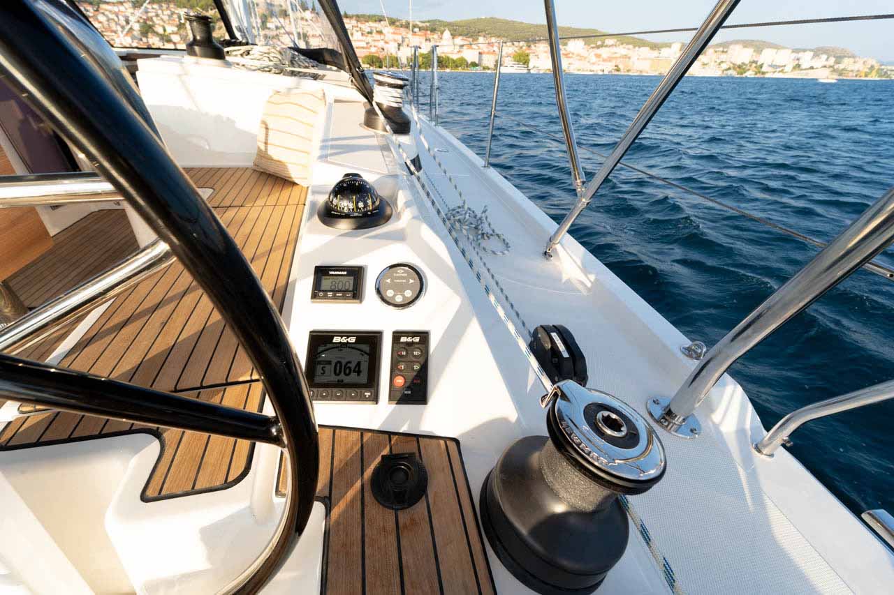 Bavaria C42 — photo 15