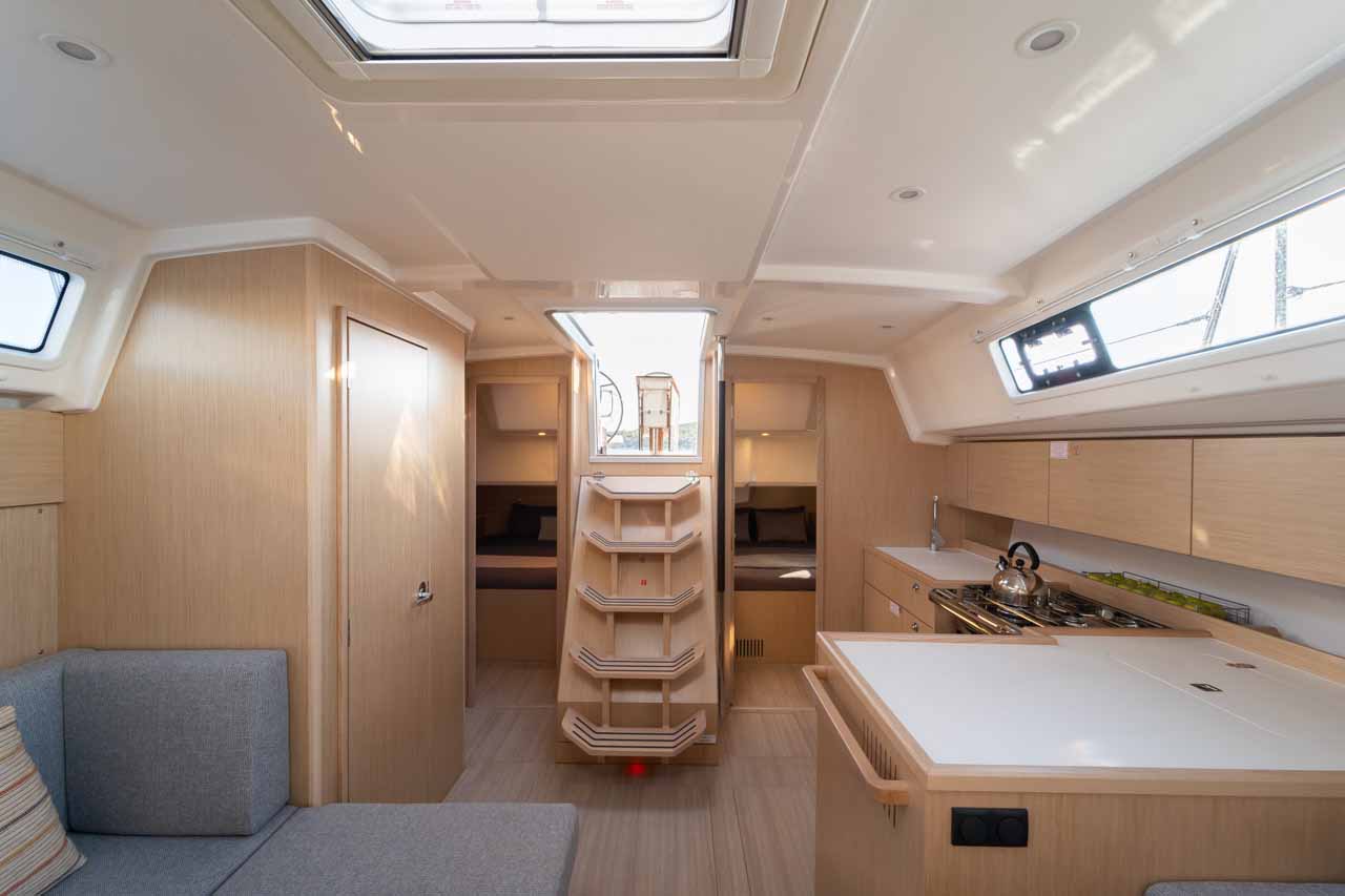 Bavaria C42 — photo 17