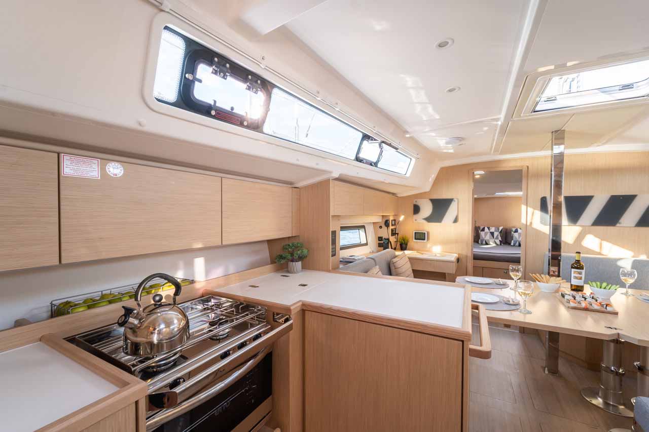 Bavaria C42 — photo 18