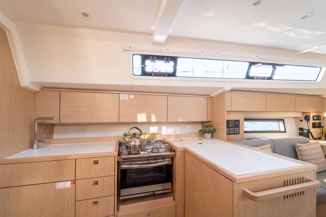 Bavaria C42 — photo 19