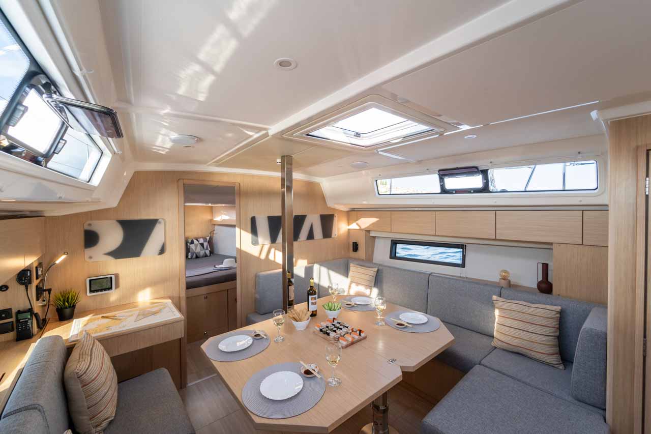 Bavaria C42 — photo 21